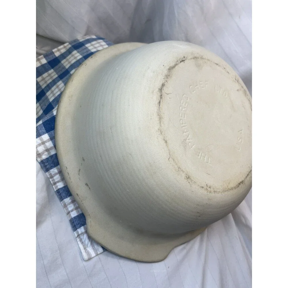 Pampered Chef Large Stoneware baking casserole Bowl